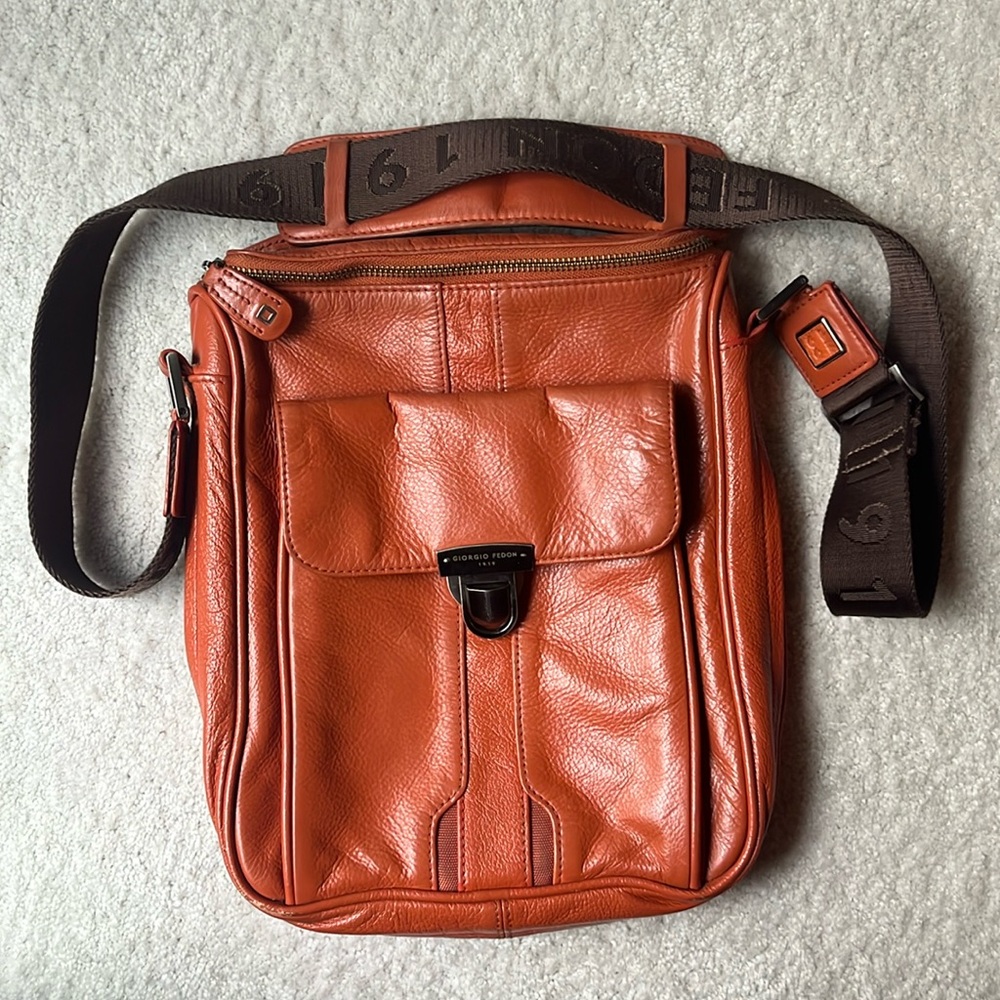 Giorgio Fedon 1919 bag orange beauty full of details